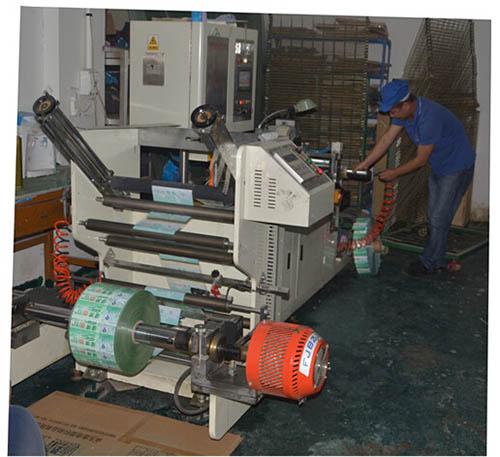 西安(ān)包裝卷(juan)膜高速(sù)合掌機(ji)